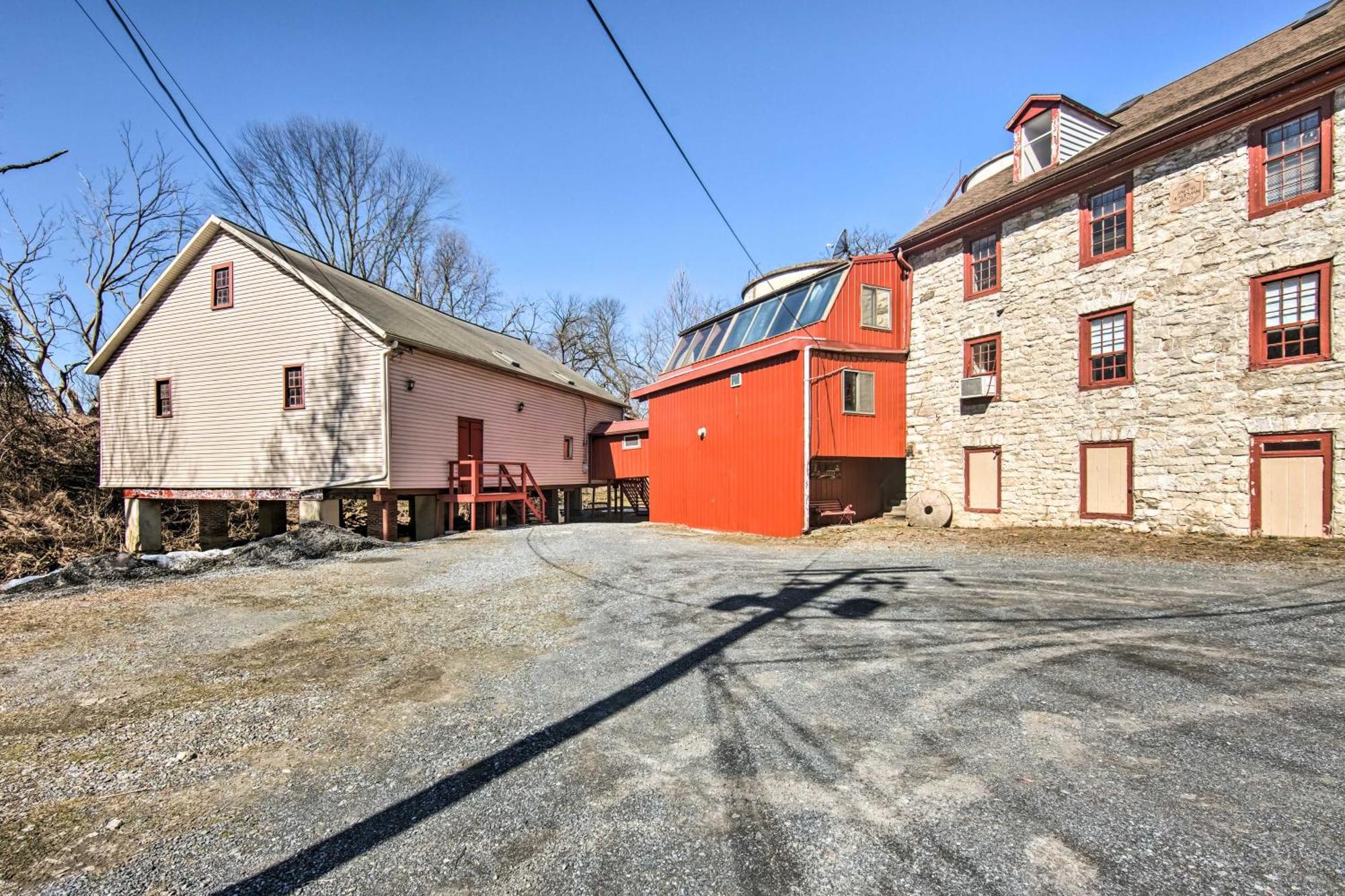 Runningwater Apartment In Lancaster With Deck Exterior photo