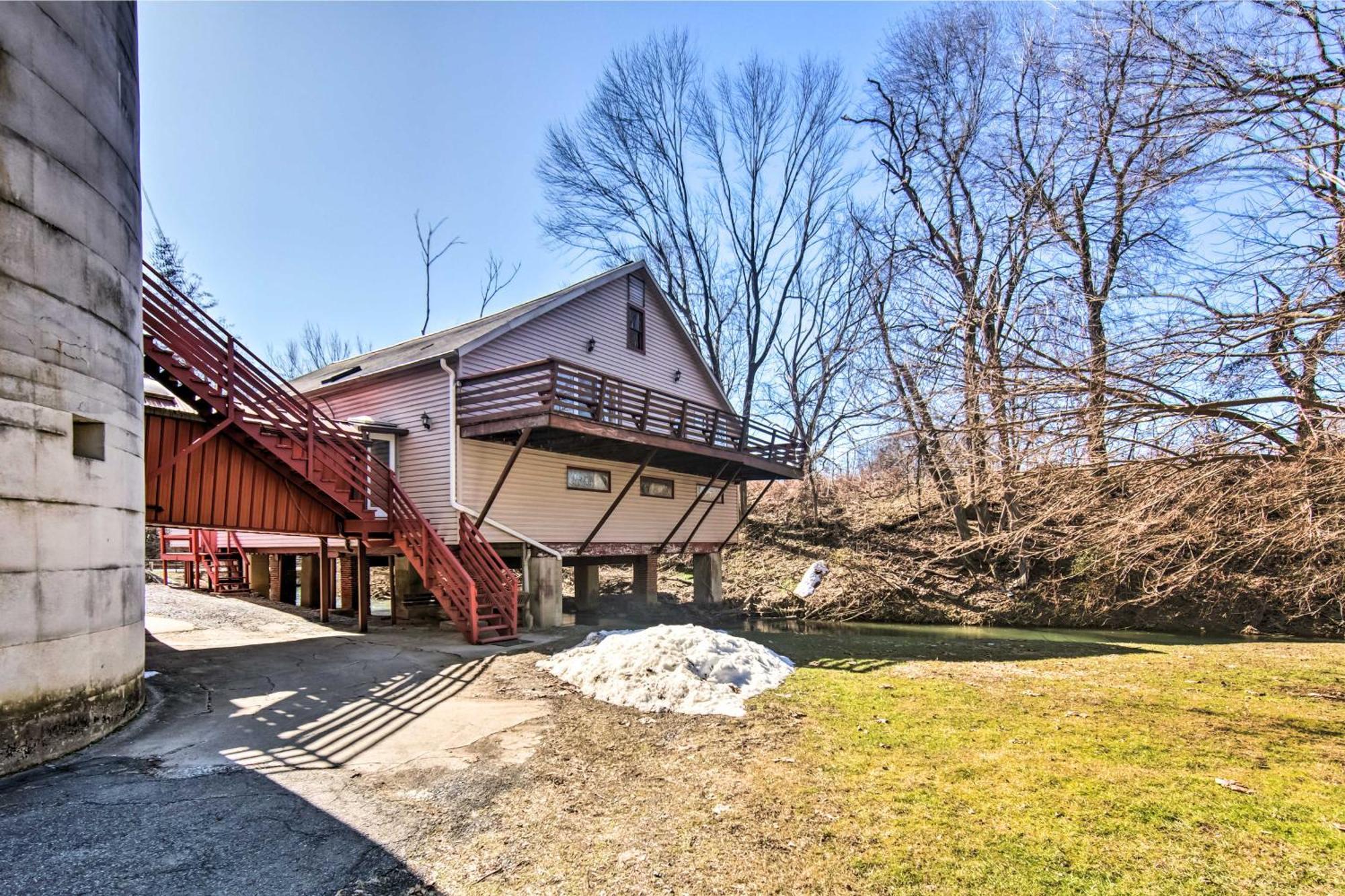 Runningwater Apartment In Lancaster With Deck Exterior photo